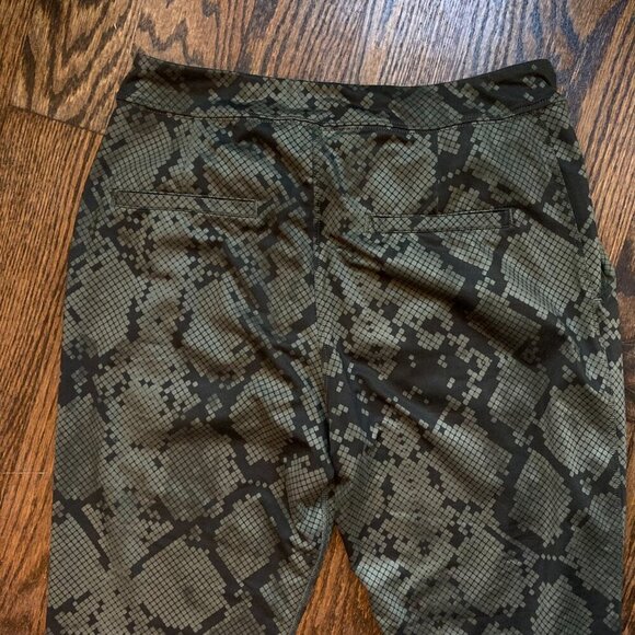 Lululemon Athletica Green Cropped Pants - Picture 11 of 13